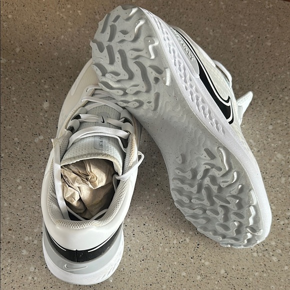 Nike White Golf Shoes - Picture 3 of 3